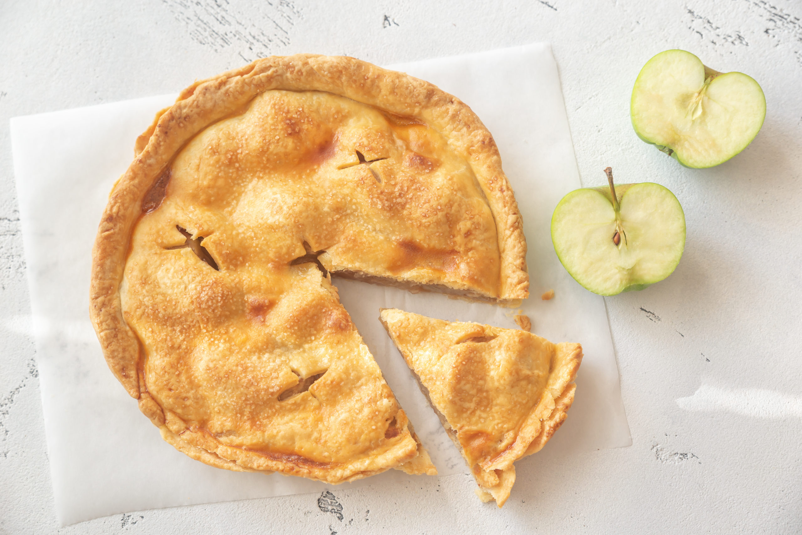 Apple pie on the parchment